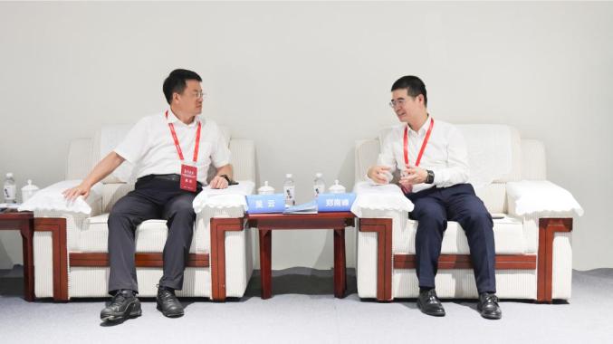 吳云與中國科學(xué)院院士、中國氫能聯(lián)盟戰(zhàn)略指導(dǎo)