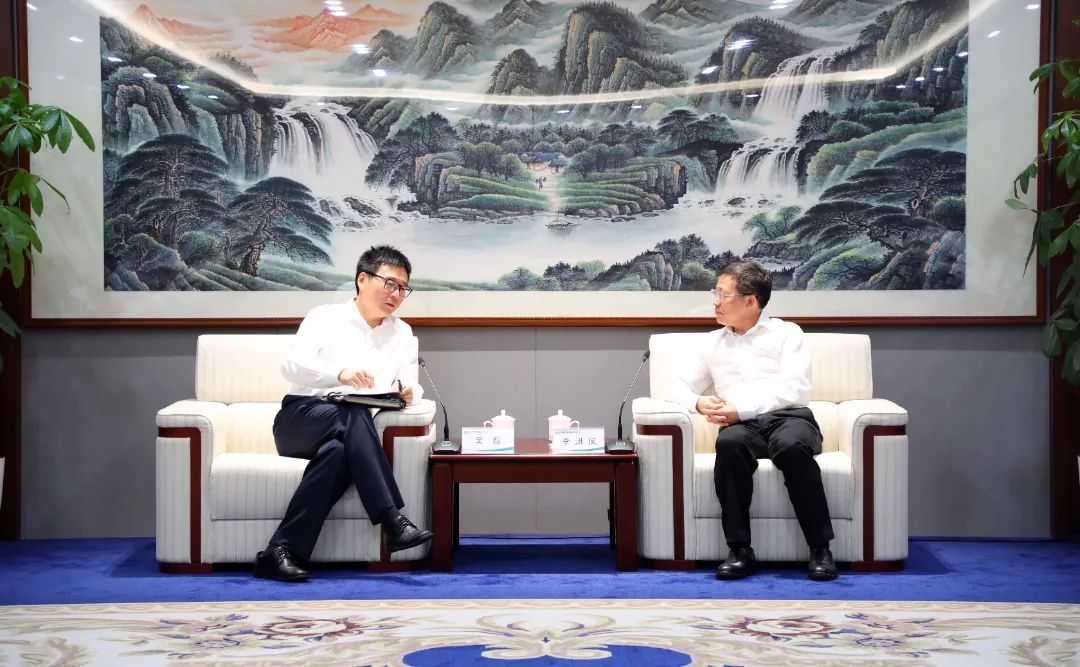 中國電氣裝備黨委書記、董事長李洪鳳會見上海電氣集團黨委書記、董事長吳磊