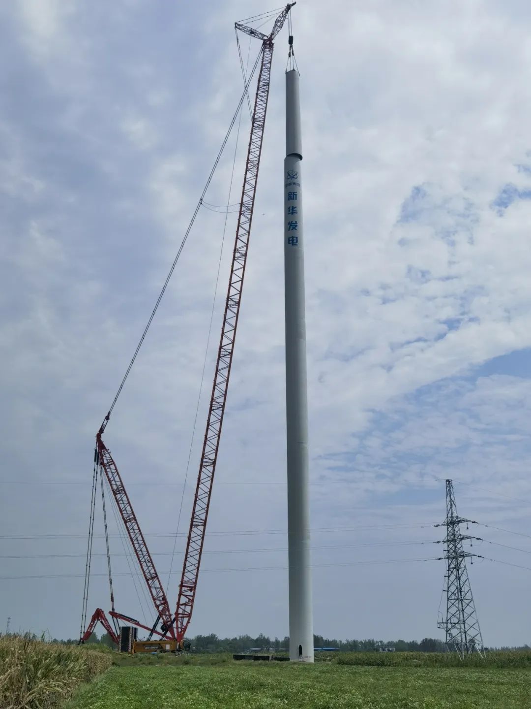 河南省唐河縣東王集、畢店60兆瓦風(fēng)電項目塔筒圓滿完成吊裝