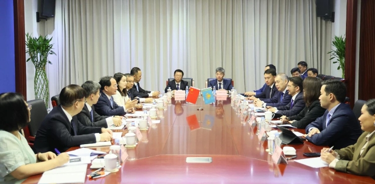 金壯龍會見哈薩克斯坦數(shù)字發(fā)展、創(chuàng)新和航空航天工業(yè)部部長扎斯蘭·馬季耶夫