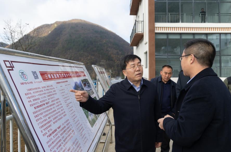 三峽集團(tuán)總經(jīng)理、黨組副書(shū)記李富民赴重慶市調(diào)研三峽集團(tuán)定點(diǎn)幫扶工作