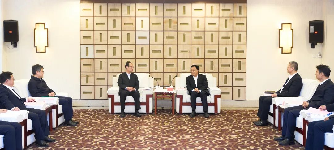 中國(guó)電建黨委書記、董事長(zhǎng)丁焰章拜會(huì)海南省委書記馮飛