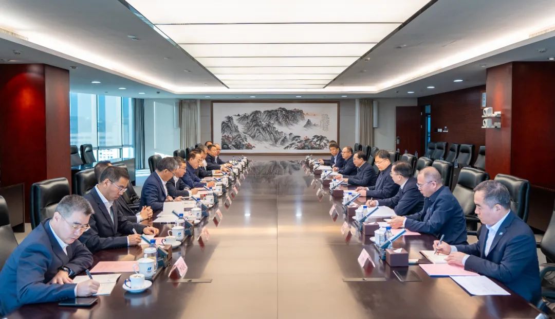 華電集團(tuán)黨組書記、董事長江毅會(huì)見中國中車黨委書記、董事長孫永才