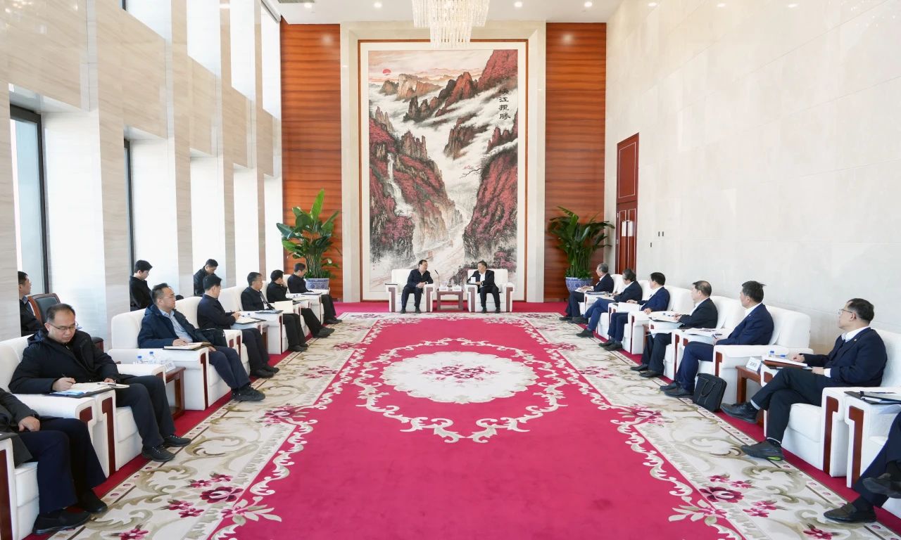 中國(guó)能建董事長(zhǎng)宋海良、總經(jīng)理倪真與中國(guó)南水北調(diào)集團(tuán)董事長(zhǎng)汪安南、總經(jīng)理孫志禹會(huì)談