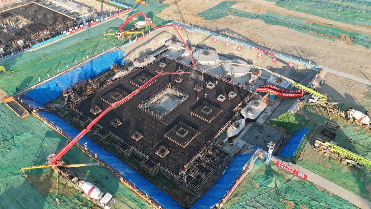 中能建建筑集團洛河百萬項目7號鍋爐、煙囪基礎混凝土澆筑完成