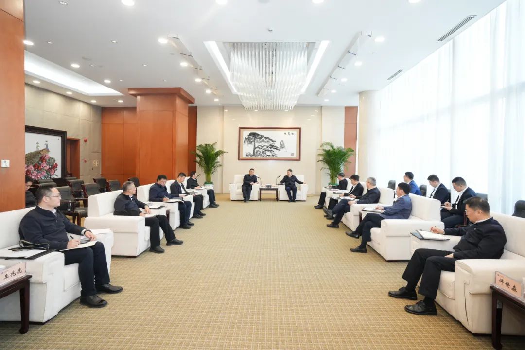 華能集團(tuán)董事長(zhǎng)溫樞剛、總經(jīng)理張文峰會(huì)見(jiàn)哈電集團(tuán)董事長(zhǎng)曹志安、總經(jīng)理黃偉