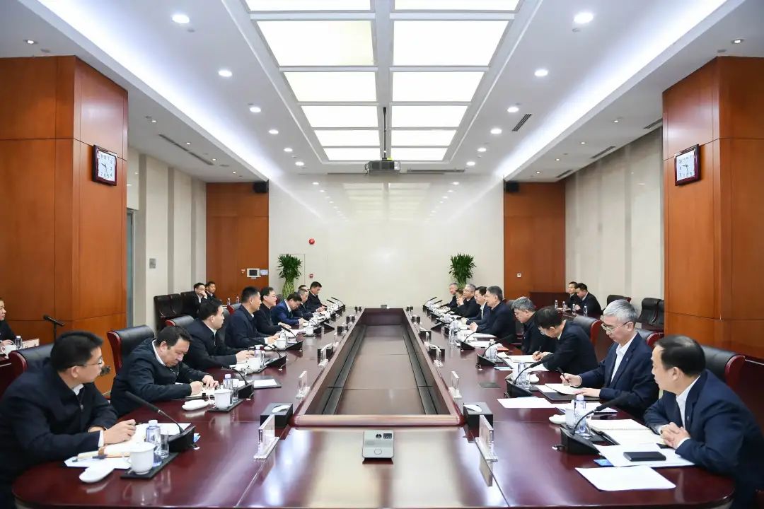 華能集團董事長、黨組書記溫樞剛會見中國安能董事長陳奕輝、總經(jīng)理周慶豐