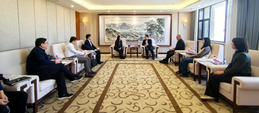 中國(guó)農(nóng)業(yè)銀行吉林省分行黨委委員、副行長(zhǎng)兼長(zhǎng)春分行黨委書(shū)記、行長(zhǎng)曹紅一行拜訪(fǎng)華電吉林公司
