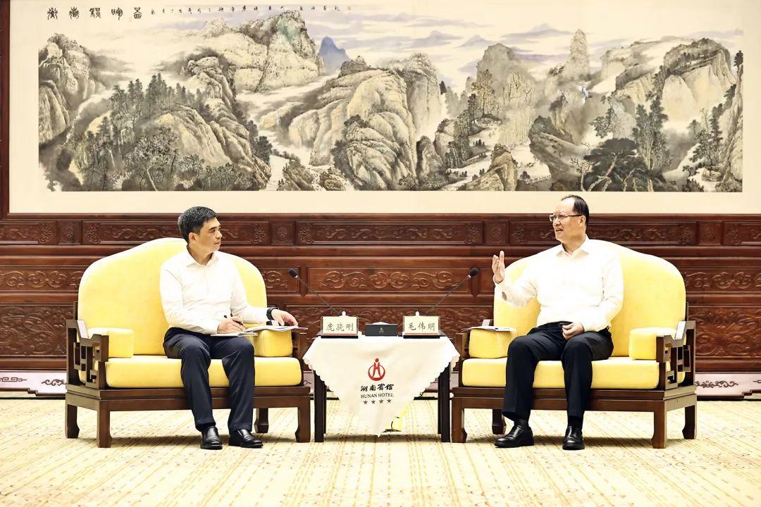 湖南省省長(zhǎng)毛偉明與國(guó)網(wǎng)總經(jīng)理龐驍剛會(huì)談  攜